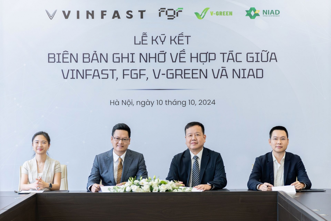 Công ty Ngân Lực thuê 200 ô tô điện VinFast, mở rộng mạng lưới trạm sạc V-Green