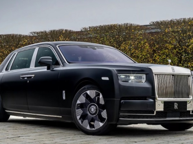 Rolls-Royce giới thiệu độc bản Phantom Dragon dành cho đại gia tuổi thìn