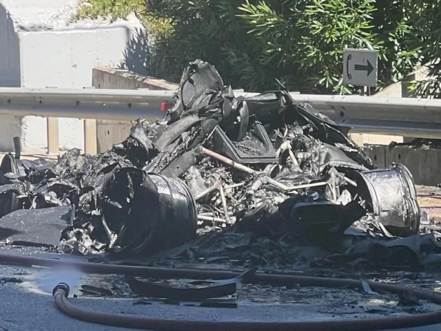 Koenigsegg Jesko trị giá hơn 100 tỷ VNĐ bị cháy rụi hoàn toàn trên đường phố