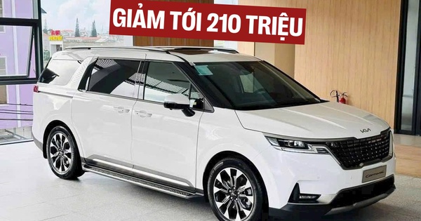 Kia Carnival bản xăng cao nhất giảm tới 210 triệu đồng tại đại lý, giá thực tế còn 1,549 tỷ đồng nhưng phải đánh đổi 1 thứ