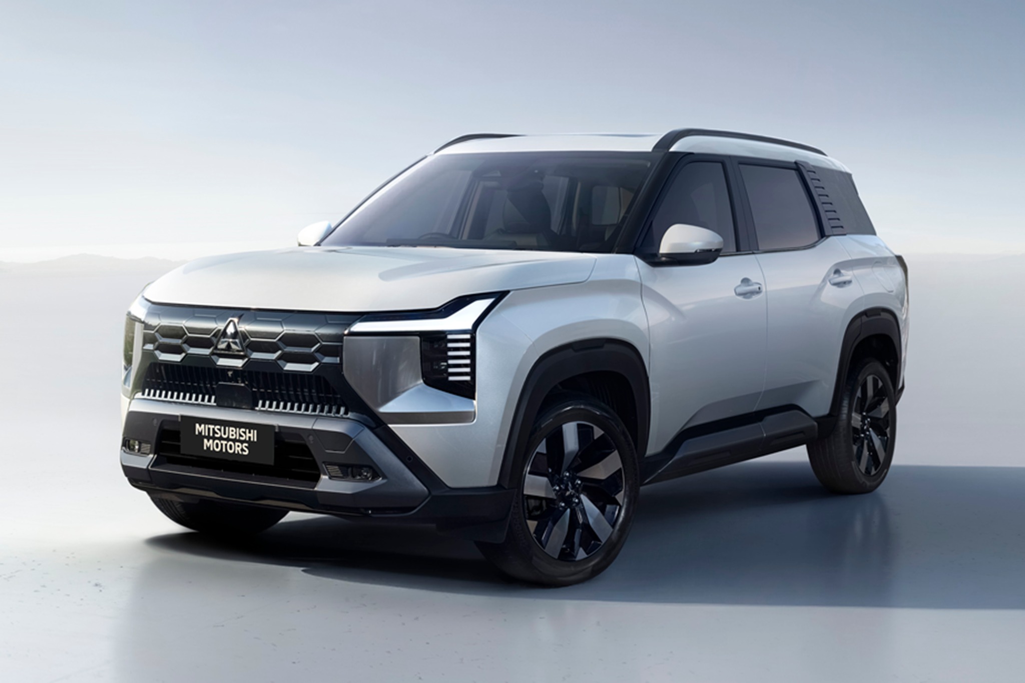 Mitsubishi Destinator chính thức ra mắt: SUV 7 chỗ, máy xăng tăng áp