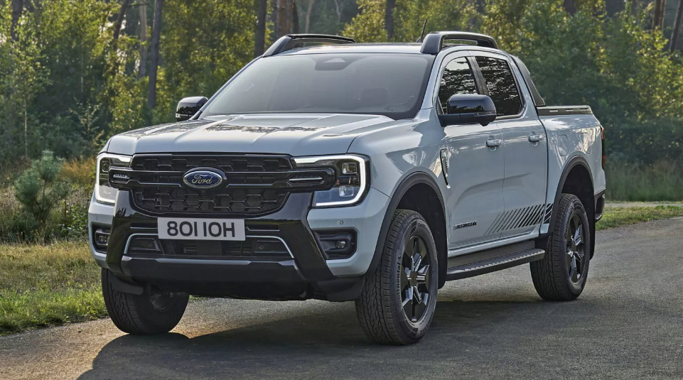 Ford Ranger PHEV 2025 ra mắt: Mạnh 275 mã lực, vượt trội so với các bản thông thường