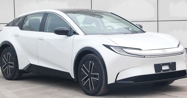 Toyota bZ3C lần đầu lộ diện hoàn toàn: Dài ngang Santa Fe, dáng coupe kiểu 408, dùng công nghệ xe Trung Quốc