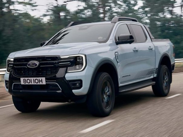 Ford Ranger PHEV 2025 ra mắt: Mạnh 275 mã lực, đi được 45 km ở chế độ thuần điện