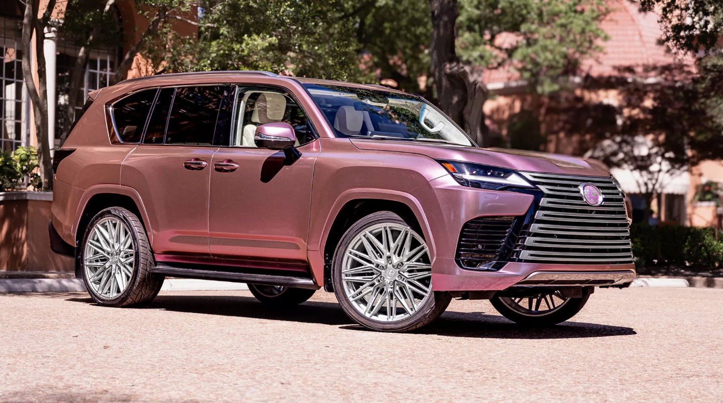 Lexus LX biến hình thành ‘phòng thay đồ di động’ siêu sang