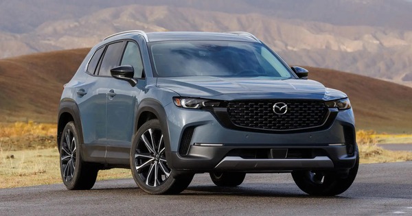 Đến cả Mazda CX-5, CX-30 cũng có bản chống đạn chính hãng