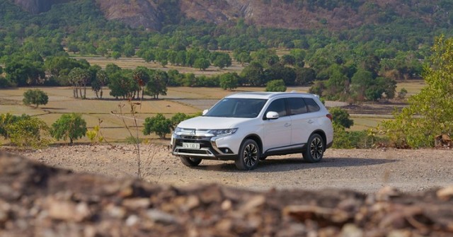 Giá xe Mitsubishi Outlander tháng 1/2025, hỗ trợ 50% lệ phí trước bạ