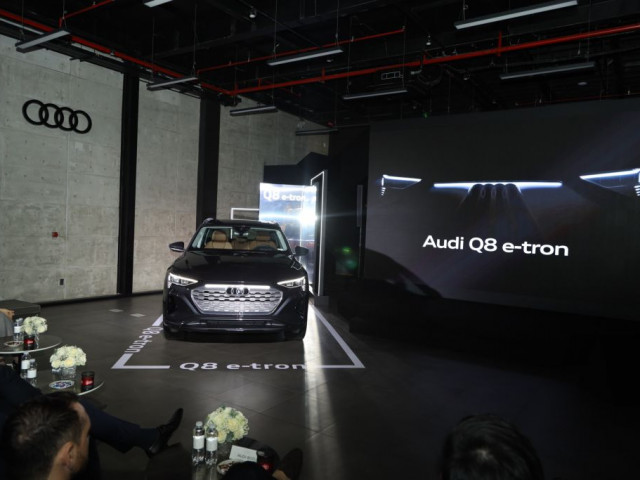 Audi Q8 e-tron ra mắt khách hàng Việt: SUV thuần điện cao cấp có giá 3,8 tỷ đồng