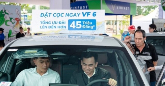 Chưa chính thức hạn chế xe xăng, xe điện đã 