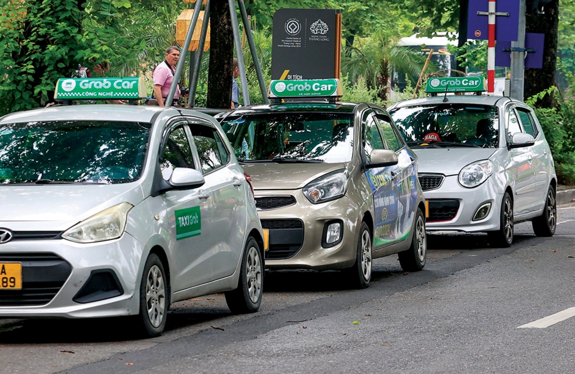 Đề xuất tăng nặng mức phạt đối với lái xe taxi chặt chém khách