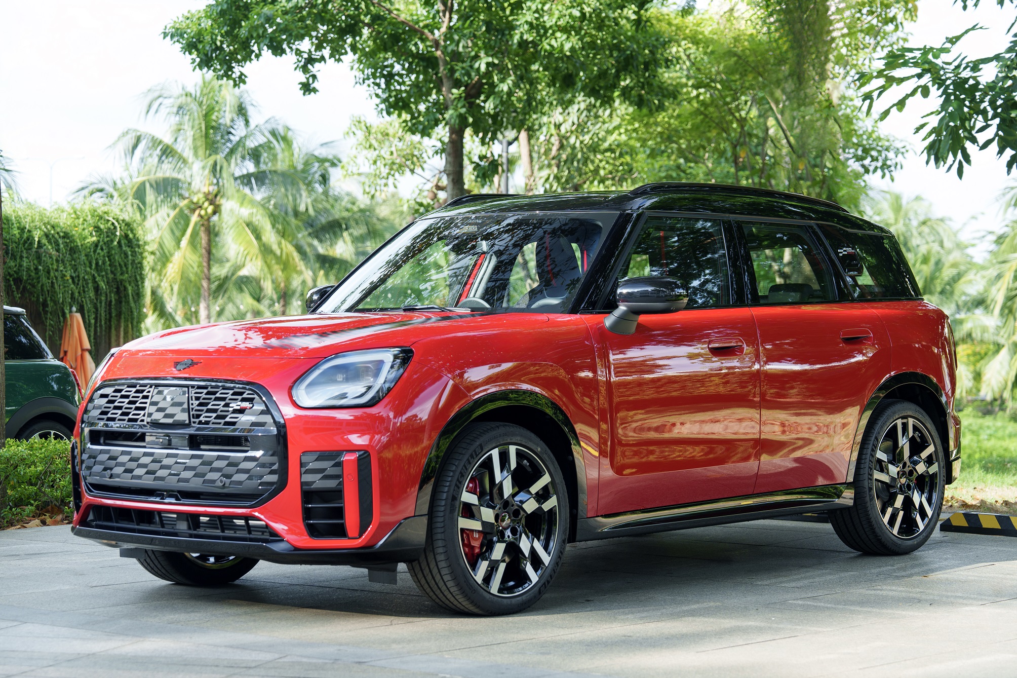 Bộ đôi MINI John Cooper Works thế hệ mới tại Việt Nam, giá từ 2,529 tỷ