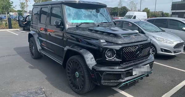 Cầu thủ nổi tiếng lái Mercedes đỗ ngang ngược ở siêu thị gây phẫn nộ