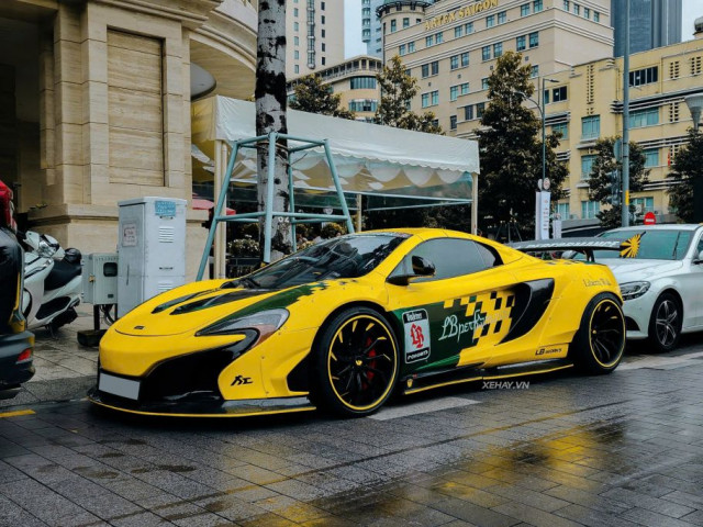 Cận cảnh McLaren 650S Spider độ Liberty Walk thứ hai tại Việt Nam