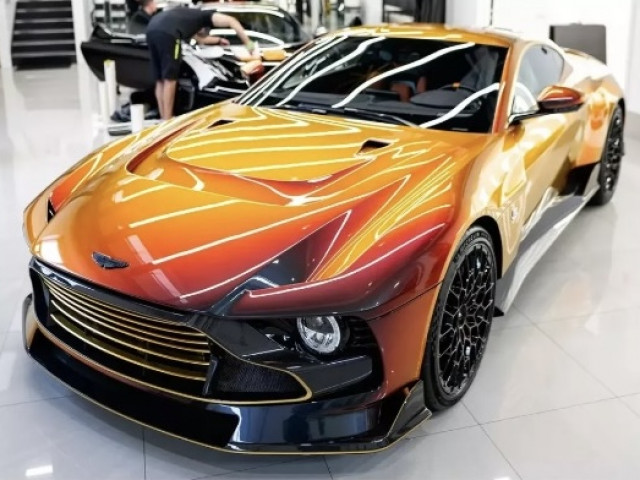 Aston Martin Valour sở hữu màu sơn hàng thửa hơn 3,6 tỷ VNĐ