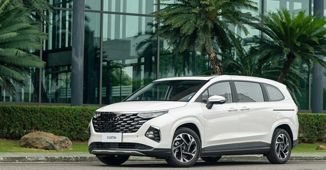 Giá xe Hyundai Custin lăn bánh kèm ưu đãi tháng 3/2025