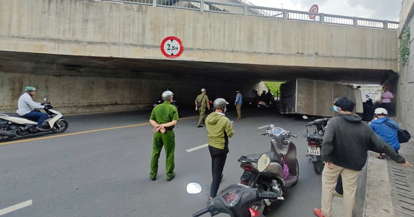 Vụ ô tô biển xanh đè 2 xe máy: Vấn đề pháp lý