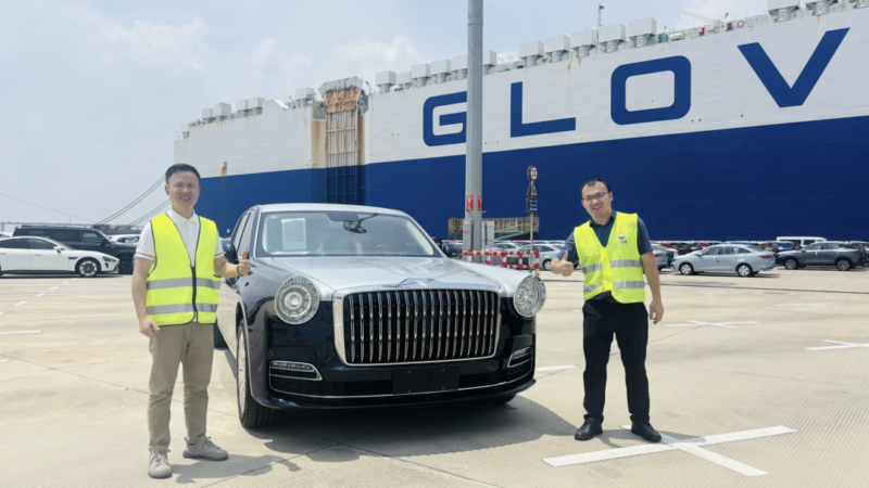 Xe sang Trung Quốc Hongqi cũ lập kỷ lục xuất khẩu với giá 1,5 triệu USD