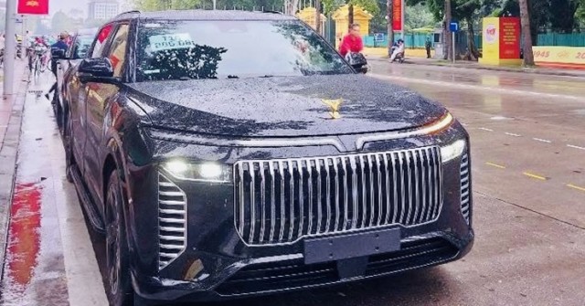 VinFast VF 9 Lạc Hồng 900 LX bất ngờ xuất hiện tại Hà Nội, xe có biển số