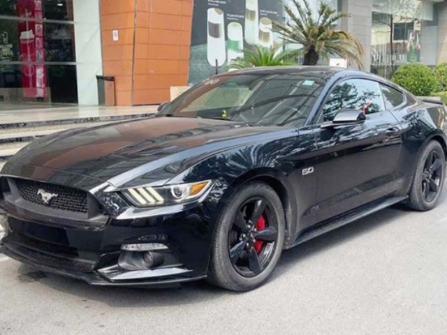 Ford Mustang GT đời 2015 gây xôn xao khi được chào bán hơn 3 tỷ đồng