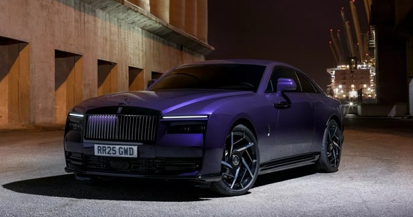 Rolls-Royce Spectre Blackbage ra mắt: Mạnh nhất lịch sử hãng, thêm nhiều chi tiết ‘độc’ cho đại gia thích khác biệt