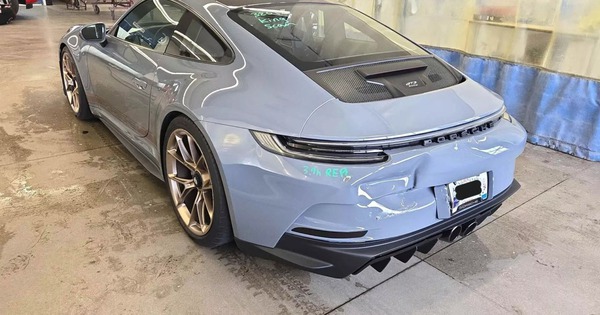 Chiếc Porsche bị đâm, sửa hết hơn 800 triệu đồng nhưng bán lại đắt hơn xe mới, lý do đến từ một số chi tiết hàng thửa