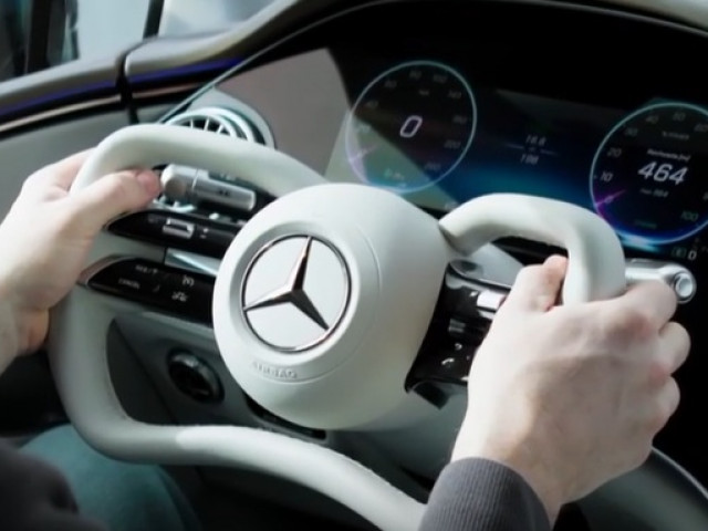Vô lăng kiểu Tesla sắp xuất hiện trên xe Mercedes?