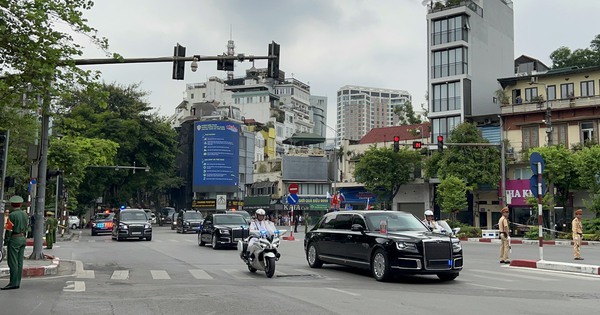 Đoàn xe Tổng thống Putin trên đường phố Hà Nội