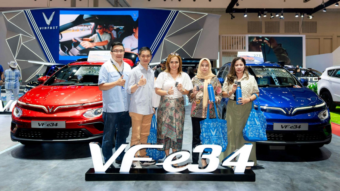 VinFast bàn giao lô VF e34 đầu tiên tại Indonesia