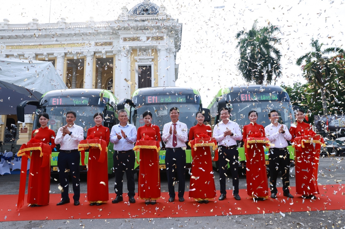 VinBus khai trương tuyến buýt điện miễn phí tại Thủ đô Hà Nội, mừng 80 năm Quốc khánh