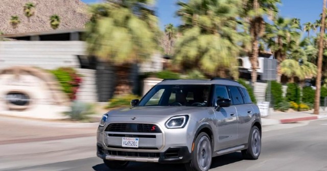 MINI Countryman thế hệ mới bắt đầu nhận cọc tại Việt Nam