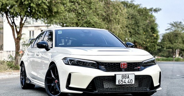 Honda Civic Type R tăng giá bán gần 600 triệu đồng tại Việt Nam