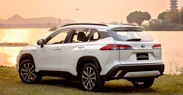 Giá xe Toyota Corolla Cross lăn bánh kèm ưu đãi tháng 5/2025