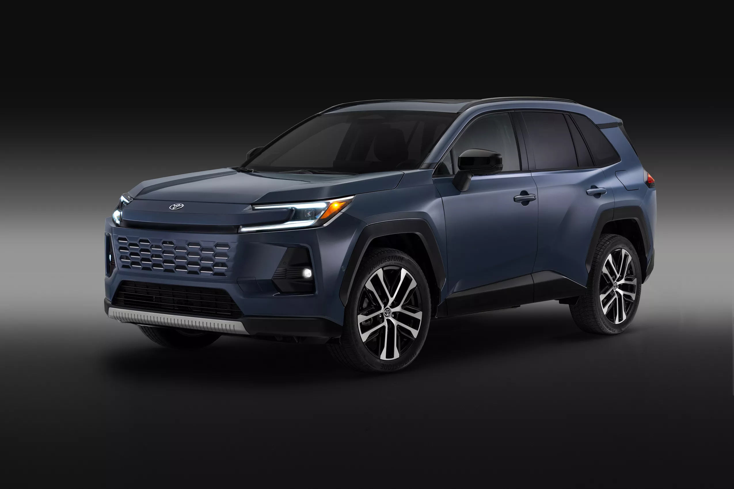 Toyota RAV4 thế hệ mới: Cuộc “lột xác” đáng giá vượt ngoài vẻ bề ngoài