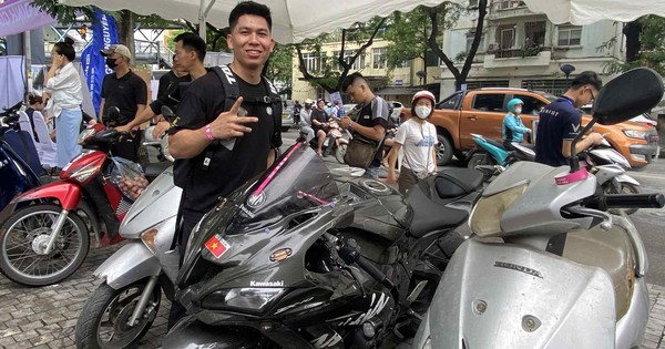Dân chơi Hà thành mang cả Kawasaki đi ‘đổi xăng lấy điện’ VinFast, có kèo xe công nghệ nhanh 1 nốt nhạc