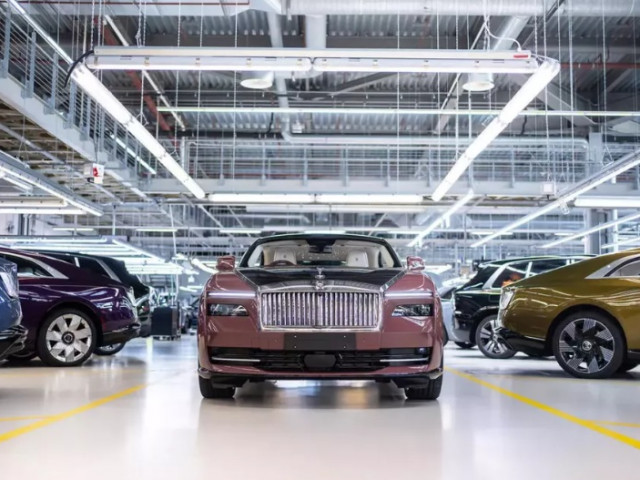 Bên trong nhà máy Rolls-Royce: Điện khí hóa nhưng không đánh mất bản sắc