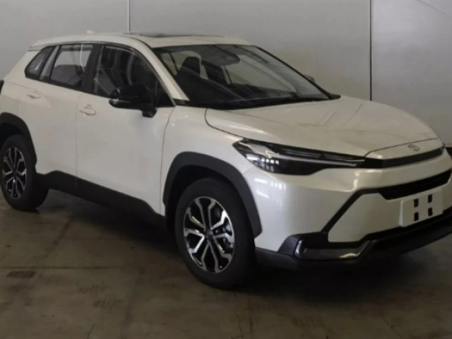 Toyota Frontlander - bản song sinh của Corolla Cross sắp được nâng cấp giữa vòng đời