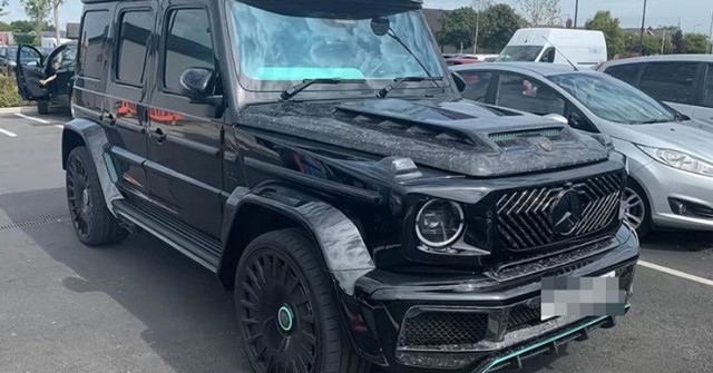 Phil Foden đậu xe G63 gây tranh cãi, có bằng lái được 3 năm