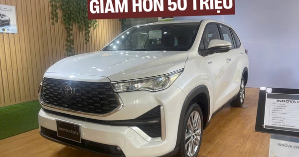 Toyota Innova Cross giảm giá tại đại lý: Bản HEV còn 960 triệu, nhưng người mua phải chấp nhận điều này