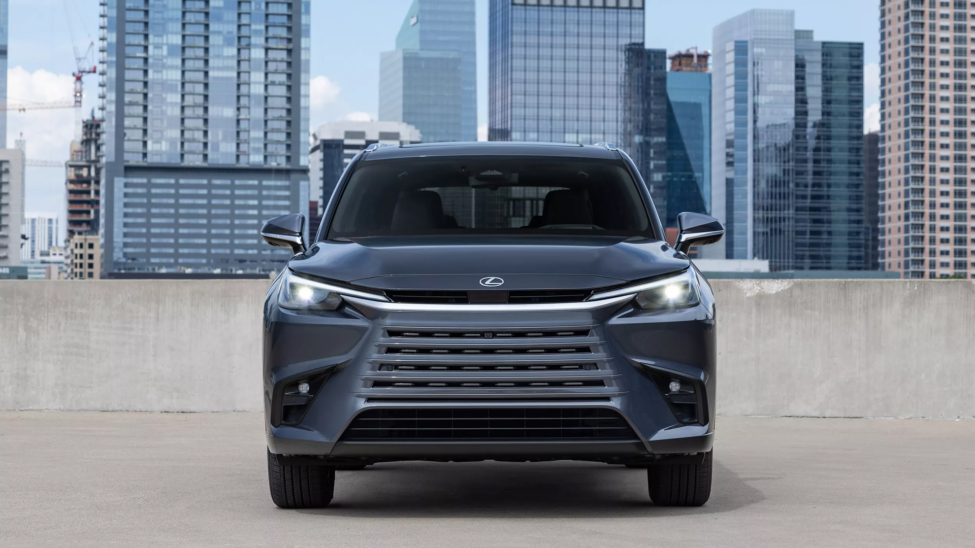 Lexus âm thầm tăng giá mẫu SUV gia đình ăn khách TX
