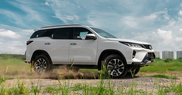 Giá xe Toyota Fortuner lăn bánh tháng 9/2024, giảm 50% lệ phí trước bạ