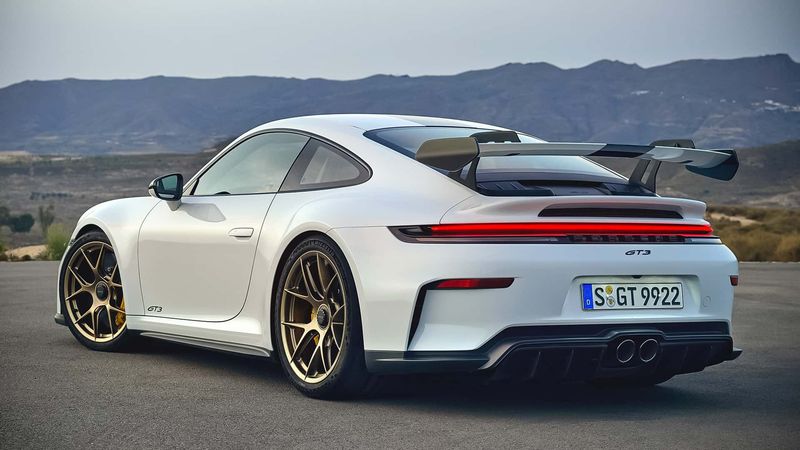 Porsche 911 GT3 có bản nâng cấp mới, hiệu suất hơn 500 mã lực