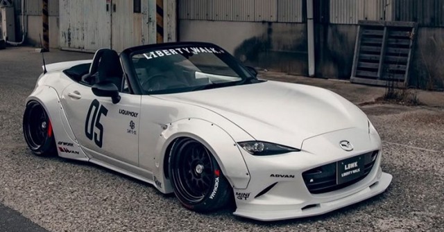 Ngắm xe Mazda MX-5 trong gói nâng cấp từ Liberty Walk