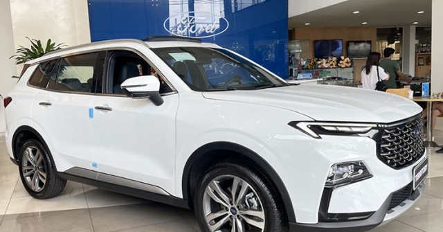 Ford Territory giảm giá bán tiêu chuẩn rẻ ngang xe hạng B