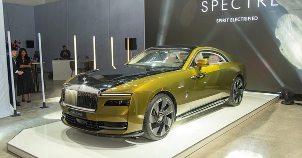 Chủ xe Rolls-Royce ngày càng trẻ: Đại gia Việt cũng không ngoại lệ, có người 35 tuổi đã sở hữu Spectre