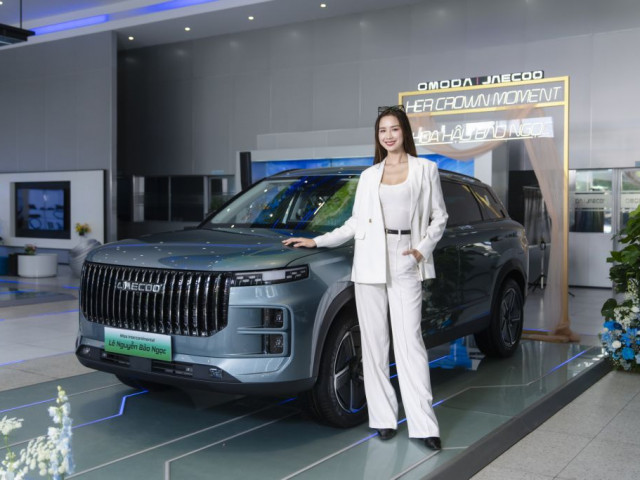 Omoda & Jaecoo Việt Nam bàn giao xe J7 PHEV cho Hoa hậu Lê Nguyễn Bảo Ngọc