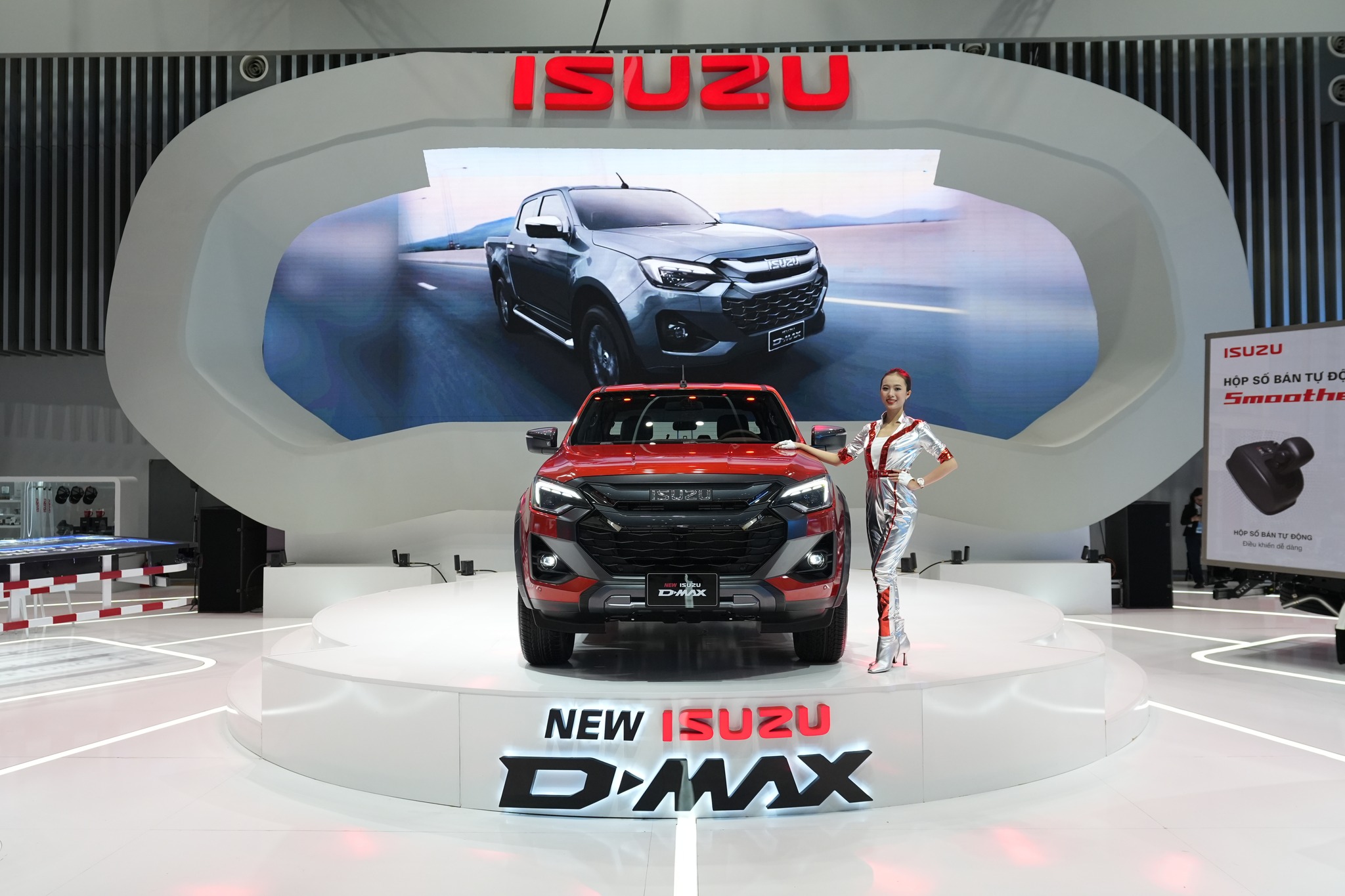 VMS 2024: Isuzu D-Max 2024 trình làng với thiết kế mới mạnh mẽ hơn, giá từ 650 triệu