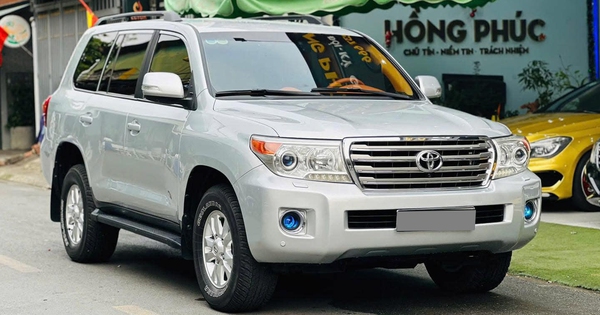 Rao Toyota Land Cruiser độ ghế thương gia kiểu Hermes giá gần 1,6 tỷ đồng, người bán tiết lộ: Đã được bảo dưỡng toàn bộ mất gần 800 triệu đồng