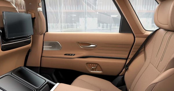Công nghệ kính mới này giúp chủ xe Toyota khỏi sợ nhìn trộm vào bên trong mà không cần che rèm