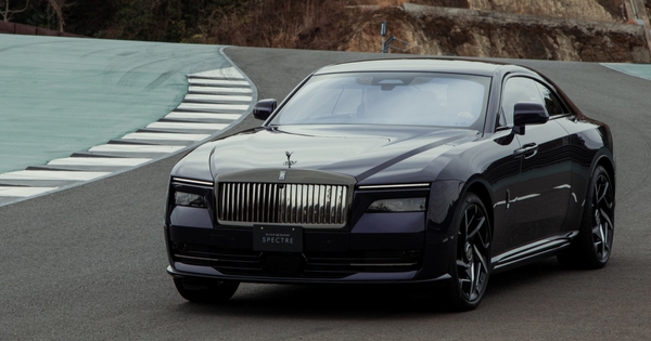 Tôi lái Rolls-Royce Spectre trên đường đua Nhật: Trải nghiệm ‘dễ dàng’ mà giàu cảm xúc