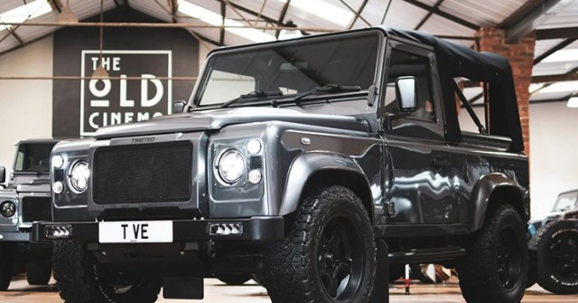 Loạt xe Land Rover Defender tăng giá giúp chủ nhân trở thành triệu phú